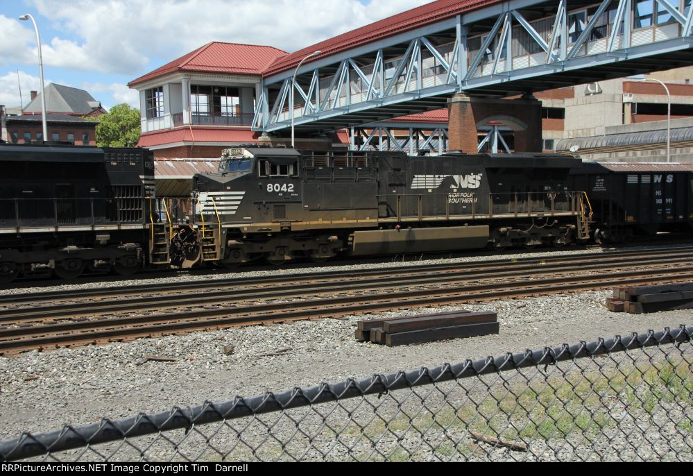 NS 1060, 8042 on 491 empty hopper train